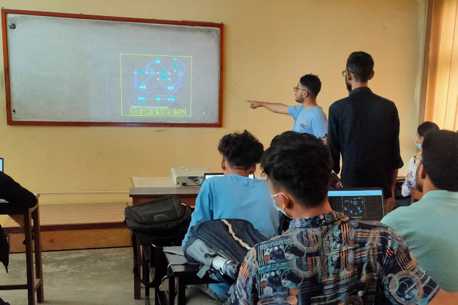 Teaching juniors circuit and PCB design in Proteus